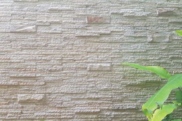 Chipped Bali White Palimanan Wall 6x4